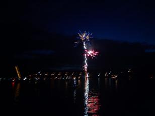 Feuerwerk auf dem Wasser