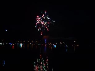 Feuerwerk auf dem Wasser