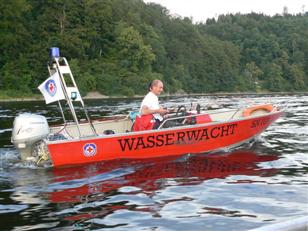 Einsatzboot der befreundeten Wasserwacht aus Sachsen