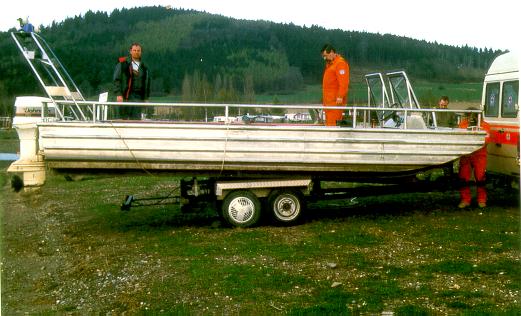 Einsatzboot auf dem Trailer